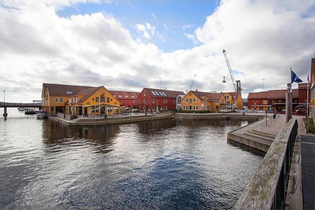 Kongensgate, Koselig Liten Leilighet, 5 Min Unna Sentrum Kristiansand Exteriér fotografie